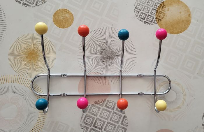 Portemanteau à Suspendre avec 8 Crochets Chromés&Boules Plastiques Multicolores-Style Sputnik 60s - photo numéro 2