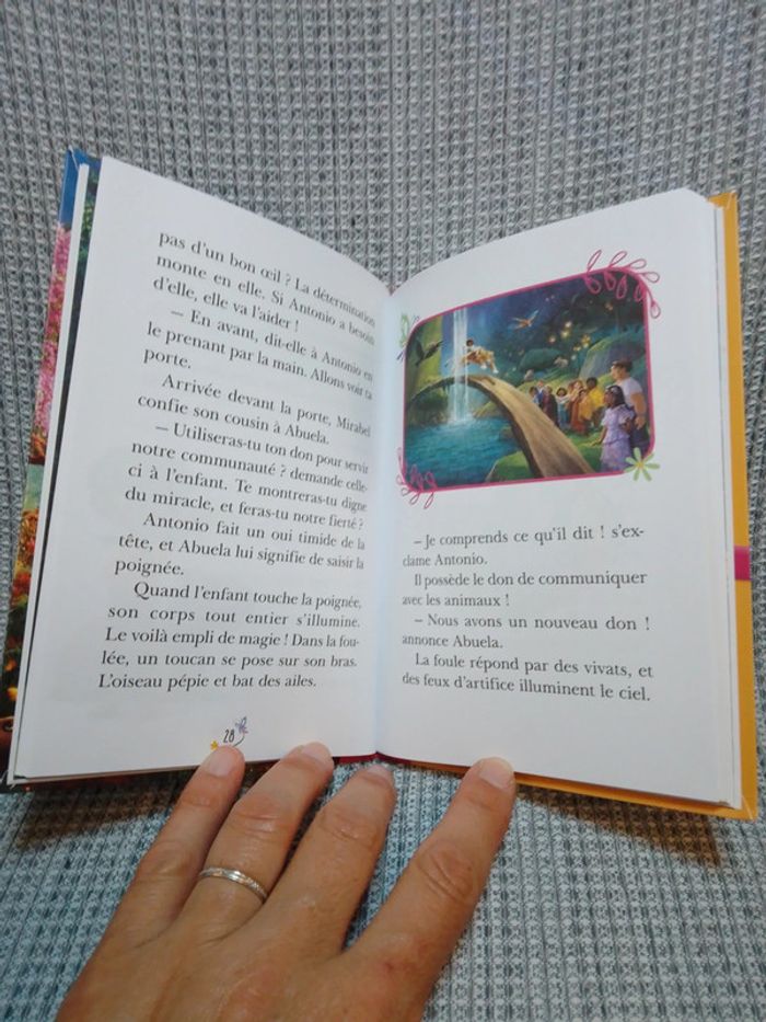 Encanto La Famille Madrigal Disney - La bibliothèque rose - photo numéro 6