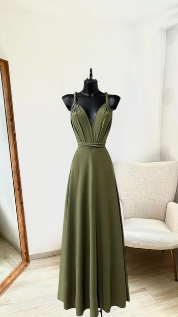 Robe vert kaki dos nu plusieurs positions faire en France