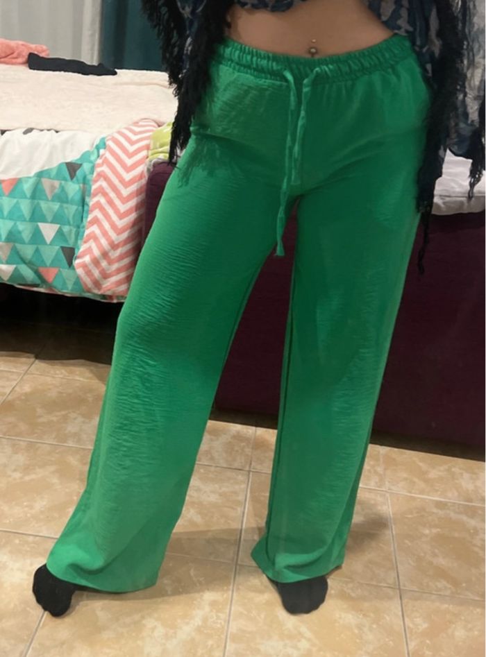 Pantalon vert très beau - photo numéro 2