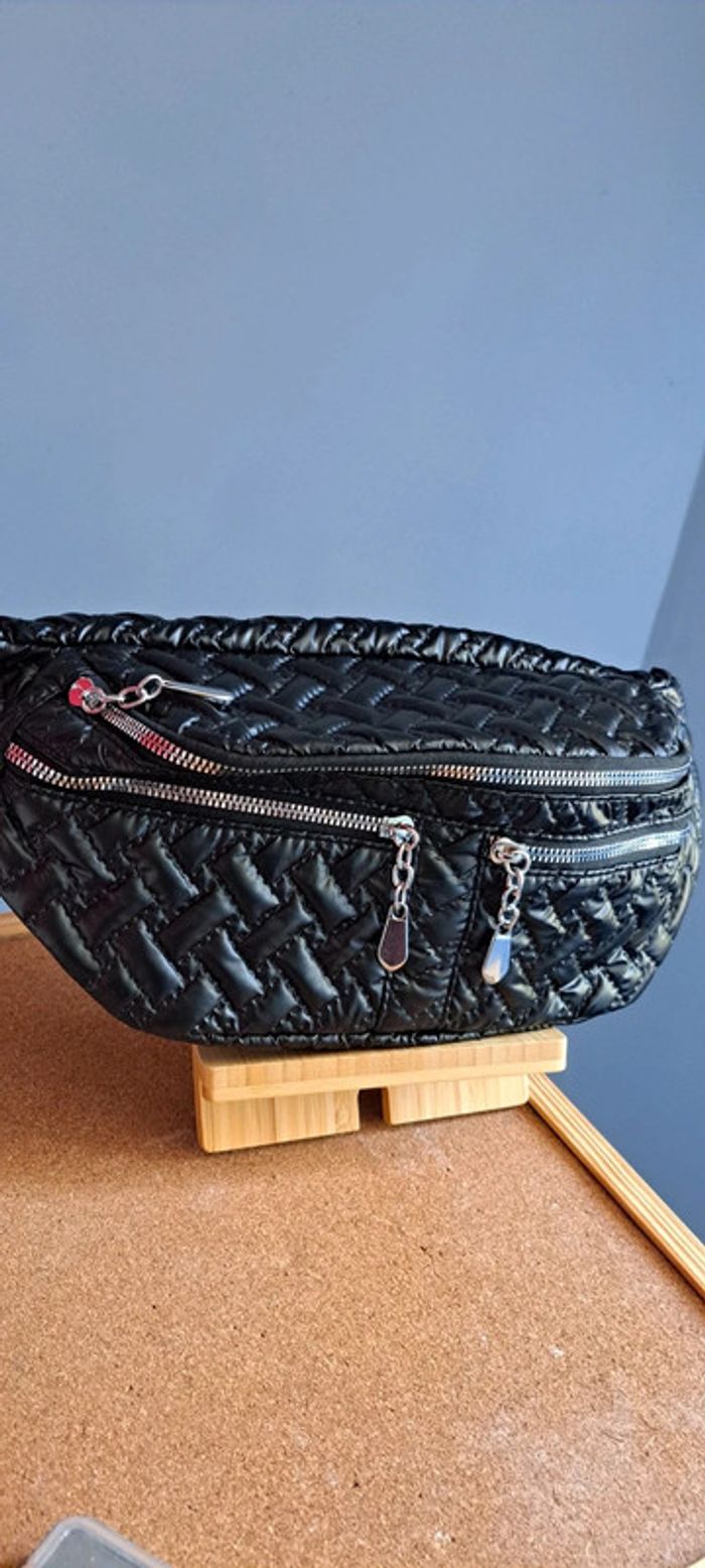 Sac banane noir capitonné - photo numéro 2