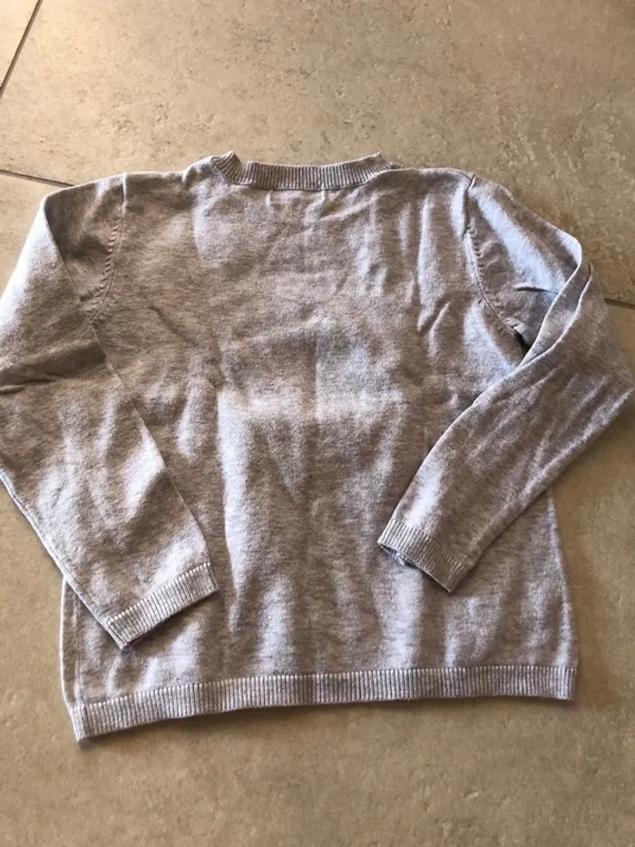 Pull gris avec inscription à paillettes - photo numéro 4