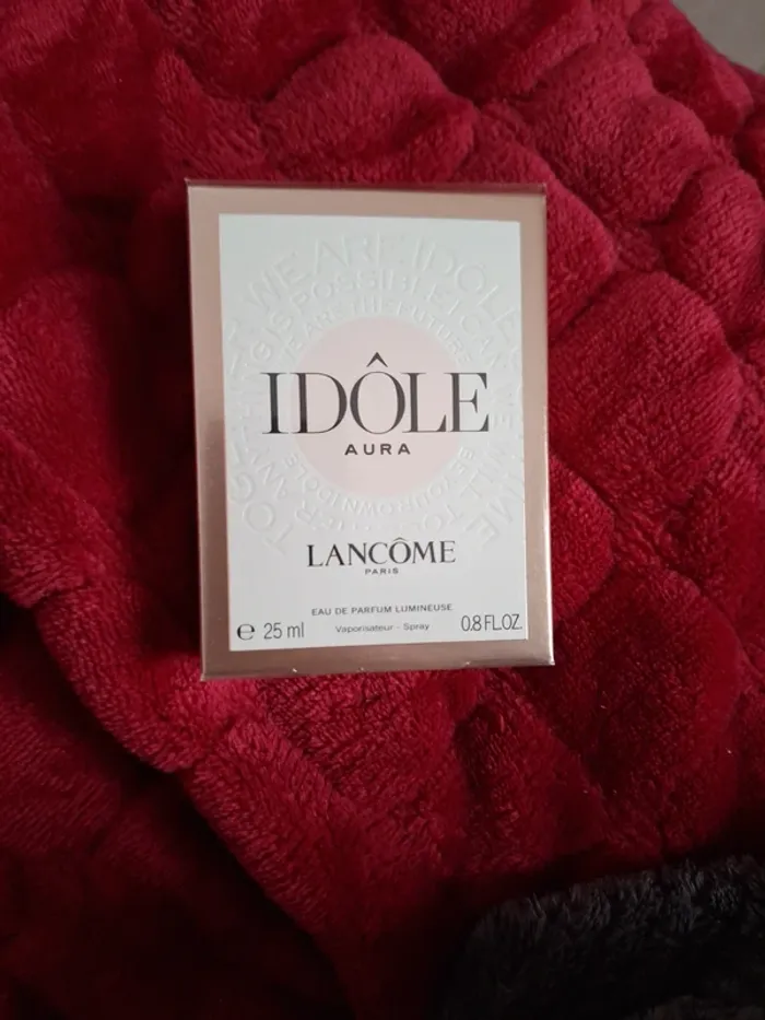 IDOLE Aura
