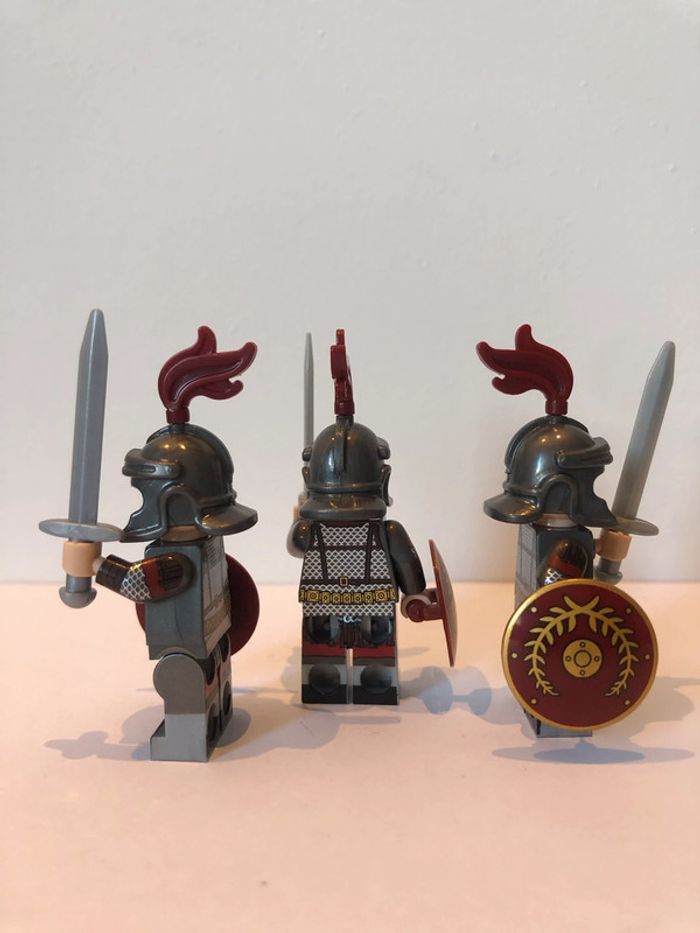 Figurine type lego Centurion et 4 soldats romains - photo numéro 3
