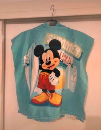 Poncho Mickey pour piscine ou plage 📍