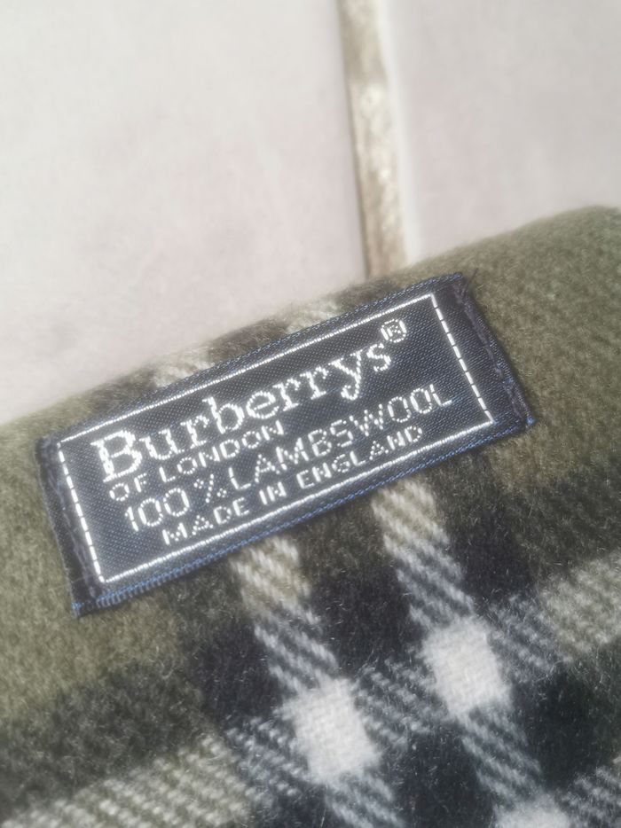 Écharpe Burberry verte - photo numéro 3