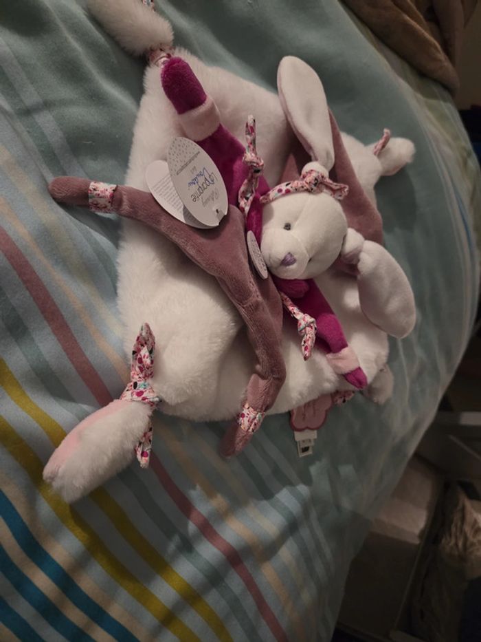Doudou et compagnie lapin cerise