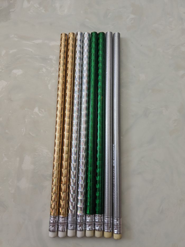 Lot de 8 crayons de papier tout brillant avec gommes. - photo numéro 4