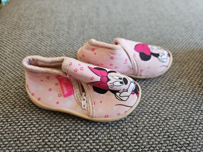 Lot chaussons Minnie 20 - photo numéro 5