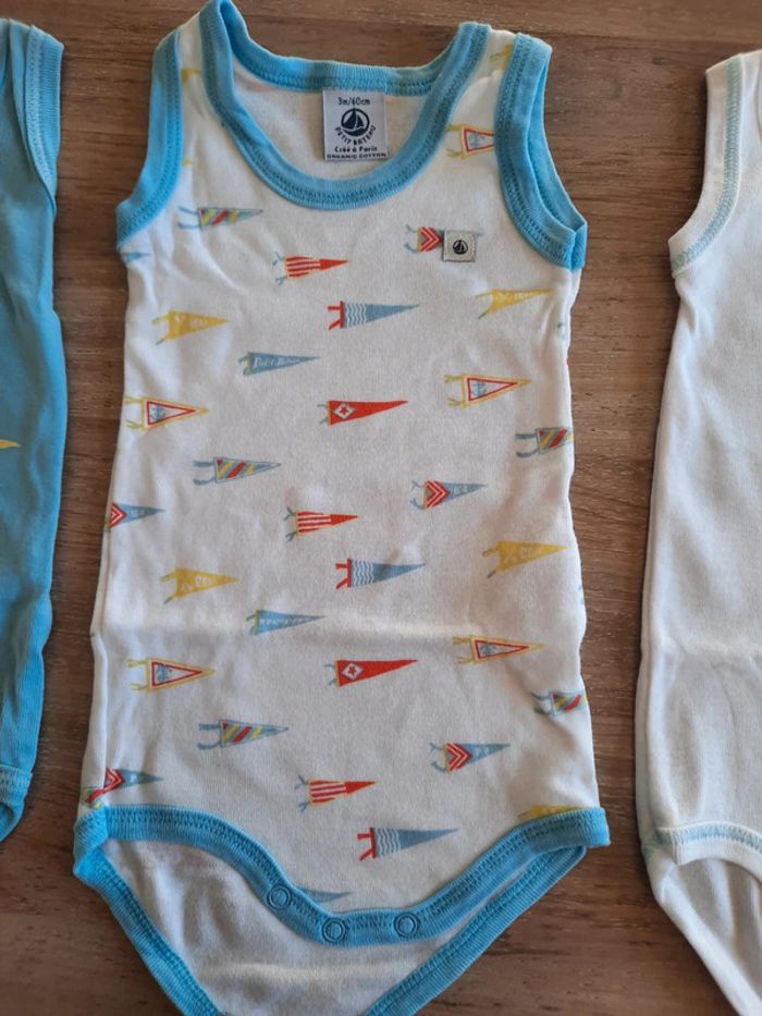Lot 3 bodies Petit Bateau sans manches 3 mois ou 60 cm - photo numéro 8