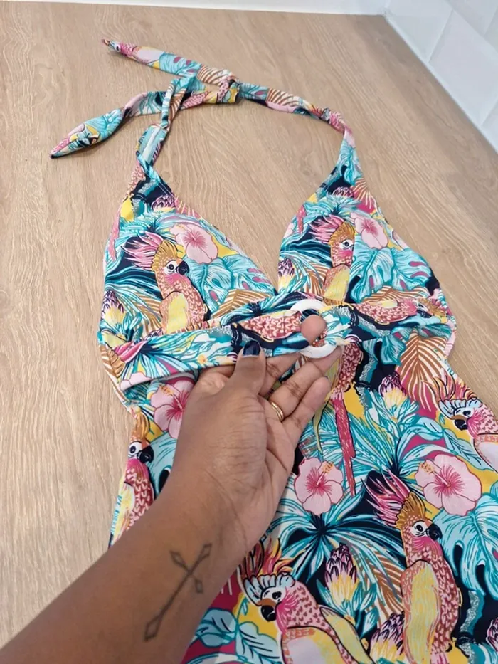 Maillot de bain T36 motifs fleurs - photo numéro 2