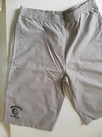 Short gris "Reebok" Taille 12 ans