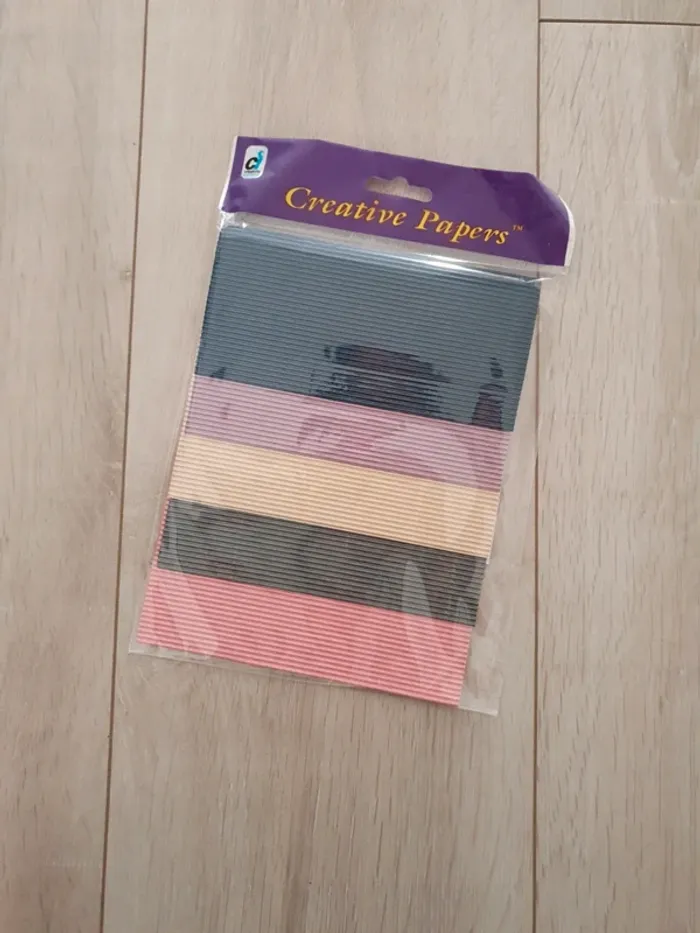 Papier ondulé neuf