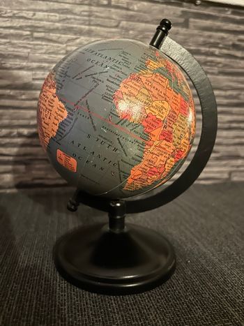 Petite mappemonde 20 cm de hauteur