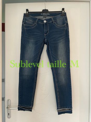 Jean court bleu taille basse coupe skinny bas dentelle et clou sublevel taille M