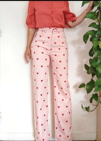 Pantalon rose à cœur rouge Jean taille haute jambes large cintrée original automne-hiver confortable
