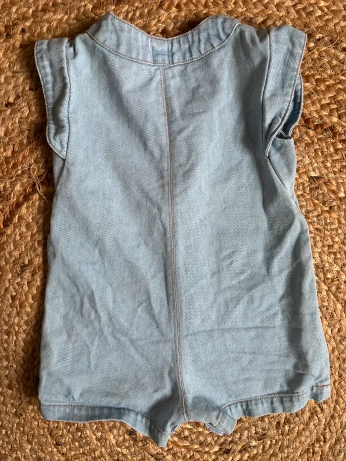 Combishort salopette en jean Kiabi 18 mois parfait état - photo numéro 3