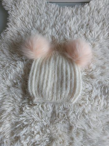 Bonnet avec deux ponpons 2/3 ans