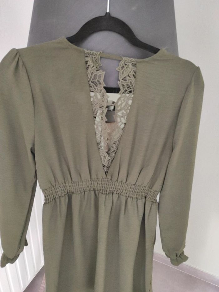Robe 👗 kaki dentelle décolleté taille S - photo numéro 14