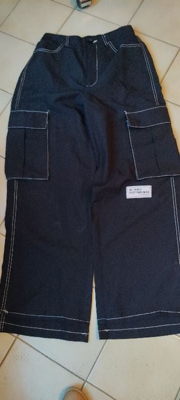 Pantalon noir surpiqué blanc