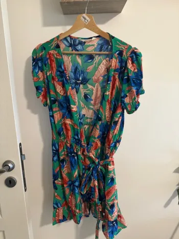 Robe courte cache cœur fleurie Zara