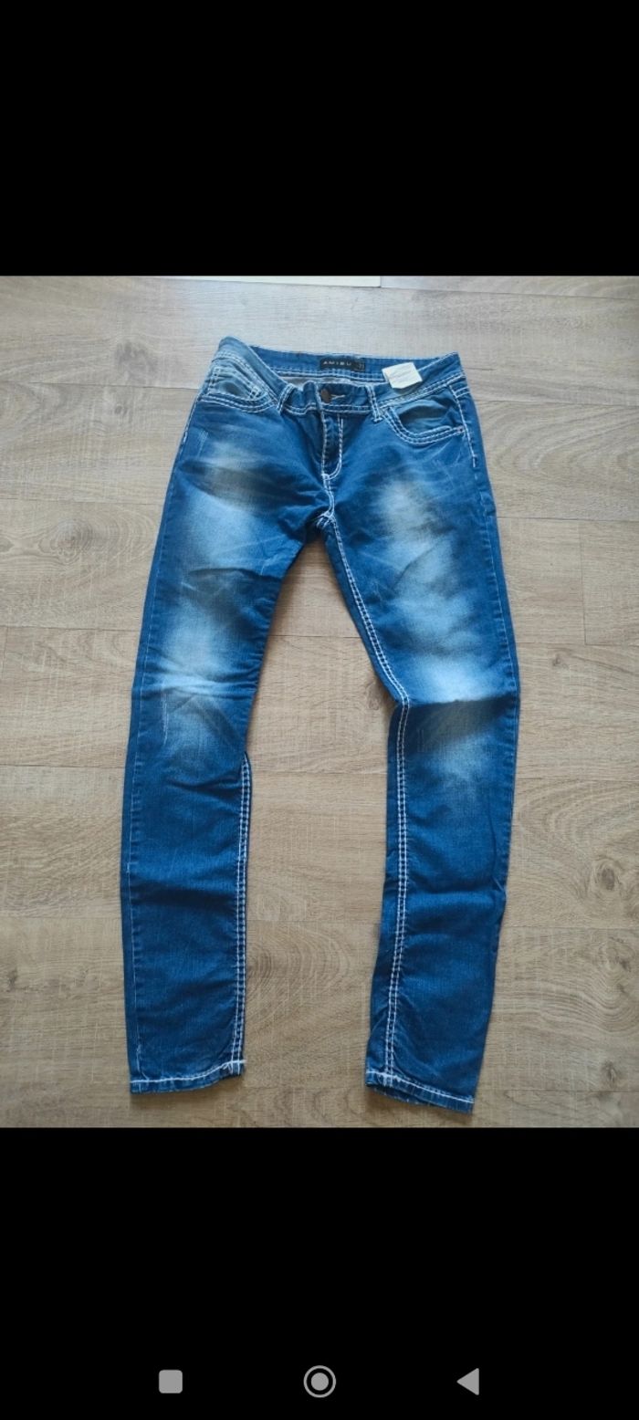 Jean bleu femme Amisu w31  avec surpiqûres blanches