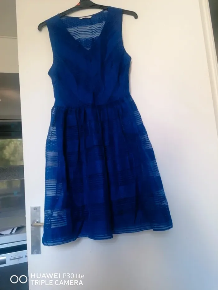 Jolie robe bleue - photo numéro 2