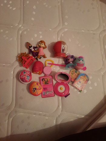 Divers petits cadeaux publicitaires