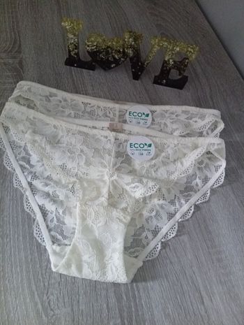 Joli lot de 2 culottes dentelle dû XS peut aller à un S