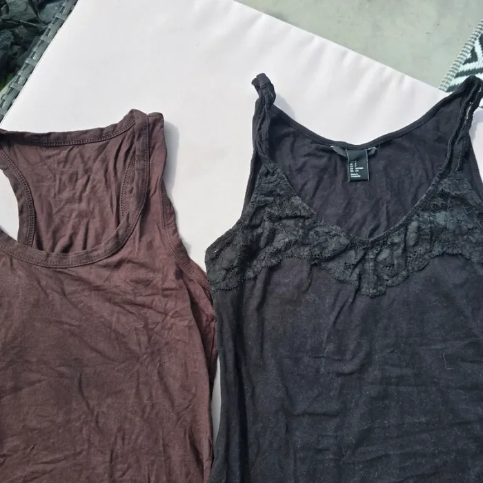 Lot de 2 débardeurs taille s noir dentelle et marron h&m - photo numéro 4