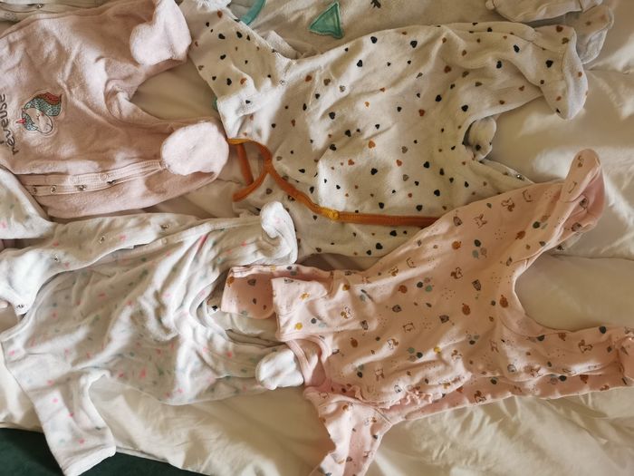 Lot pyjama grenouillère et bodies - photo numéro 6