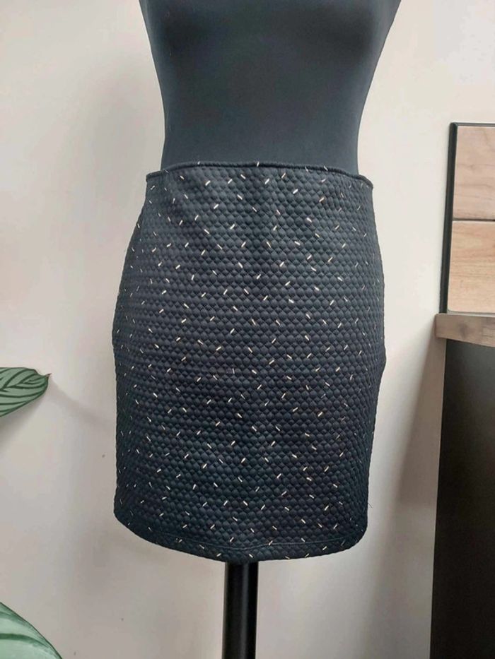Jupe Camaïeu noire et dorée
Taille M