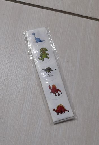 Autocollants dinosaures 
Neufs