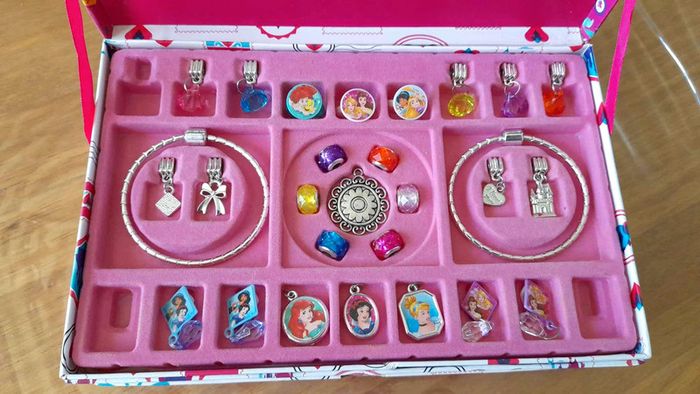 Coffret boîte à bijoux charms Princesses Disney - photo numéro 3