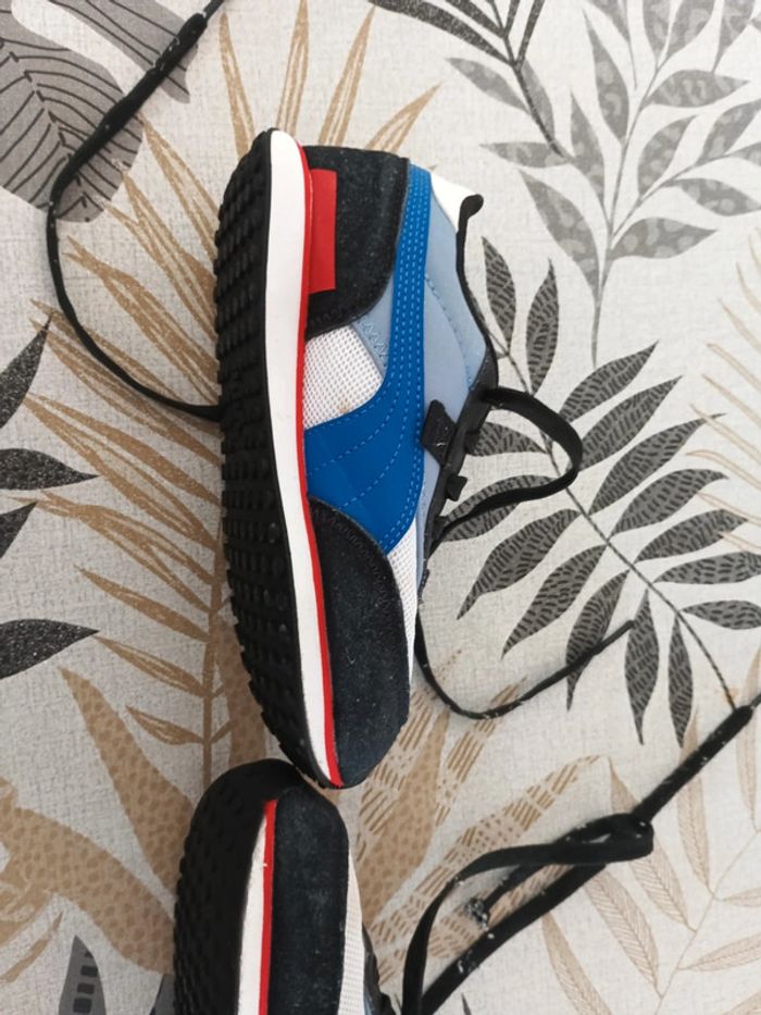 Chaussure Puma pointure 33 - photo numéro 4