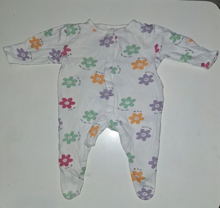 Pyjama à fleurs avec gants intégrés