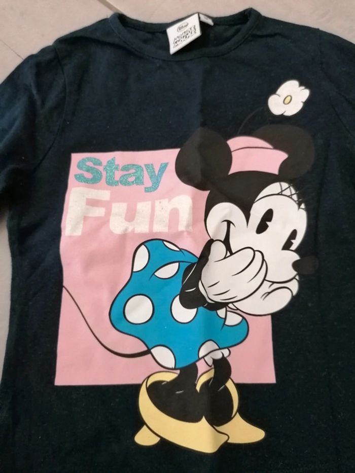 Tee-shirt manches longues en très bon état taille 3 ans
