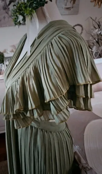 Robe plissée  dos nu kaki Allyson Taille L Neuve