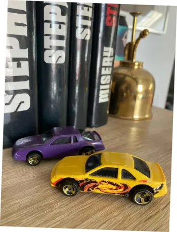 Lot de 2 voitures de course Hot Wheels 1988 et 1989 Mattel