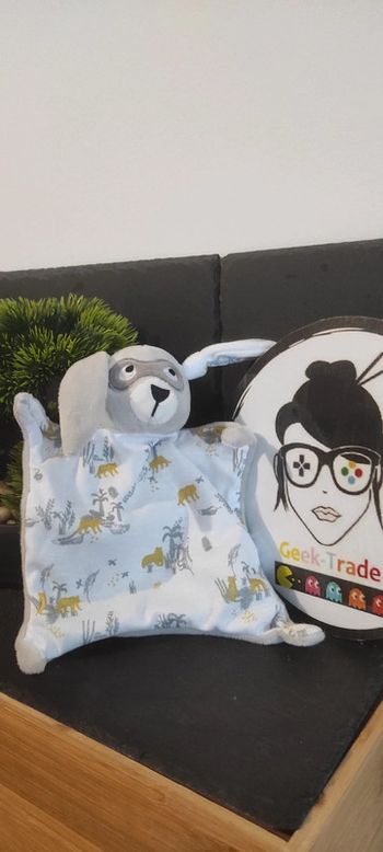 Doudou plat lapin gris blanc tigres masque Ikks super hero jaune Palmier Arbre