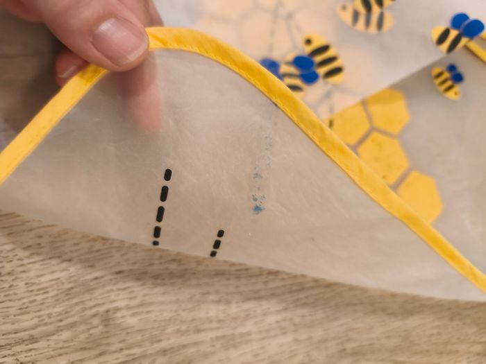 Bavoir tablier manches longues abeille PVC plastique fermeture lacets Mots d'enfants  DME - photo numéro 5