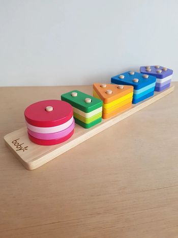 Boby puzzle encastrement bois formes et couleurs