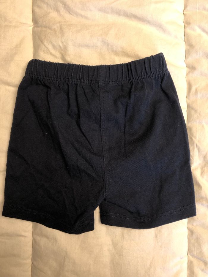 Short 12 mois bon état - photo numéro 2