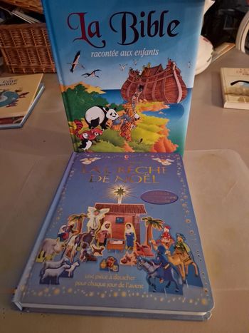 La bible racontée aux enfants  et la crèche de Noël.
