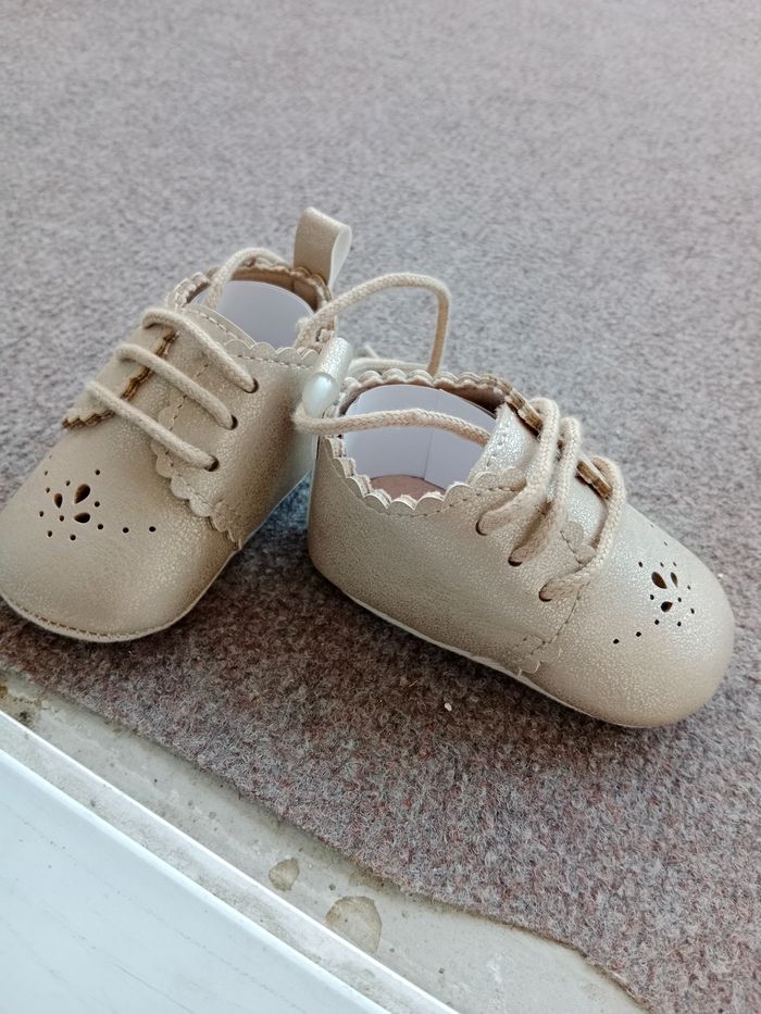Chaussures bébé neuf 0/3mois - photo numéro 2
