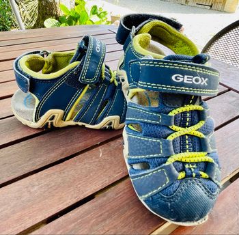 Sandales Geox T23 bébé – ultra pratiques scratch + ouverture arrière 🌞