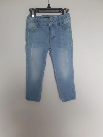 Jeans clair petit broderie de chaque côté 2 ans catimini