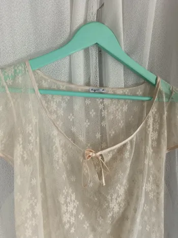 Agnès b "Haut en dentelle" taille 1