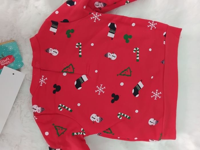 Sweat Mickey Noël Disney ,neuf avec étiquettes, taille  6 mois - photo numéro 5