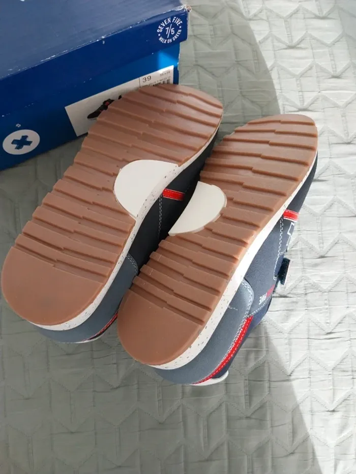 Chaussure/ basket bleu à scratch T39 - photo numéro 7